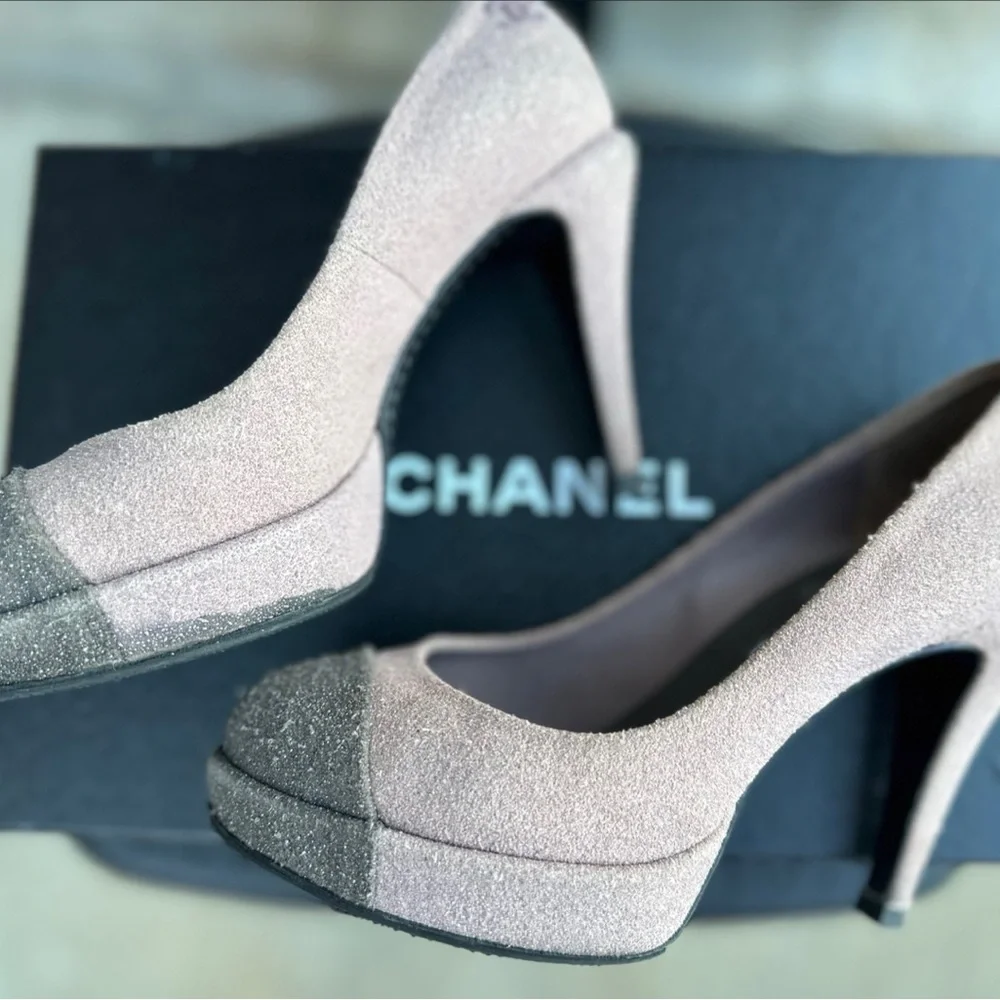 Vintage CHANEL Glitter Cap-Toe Suede Heels – Rare Size 35.5C - Picture 6 of 16